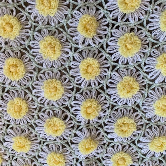 Vintage Handmade Daisy Floral Crocheted Small Throw Blanket - Picture 6 of 6